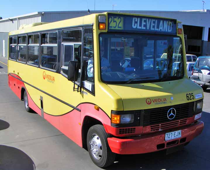 Veolia Mercedes LO814 Custom 625